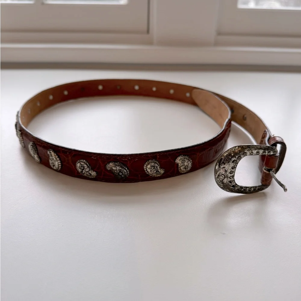 Saks Fifth Avenue Women’s Italian Brown Leather Belt w/Silver Detail. M. GUC.